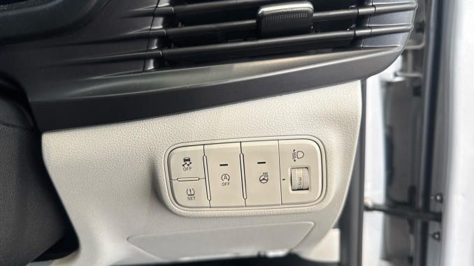 Hyundai i20 1.0T GDi 90 Tech Line 5dr Petrol Hatchback - Image 21